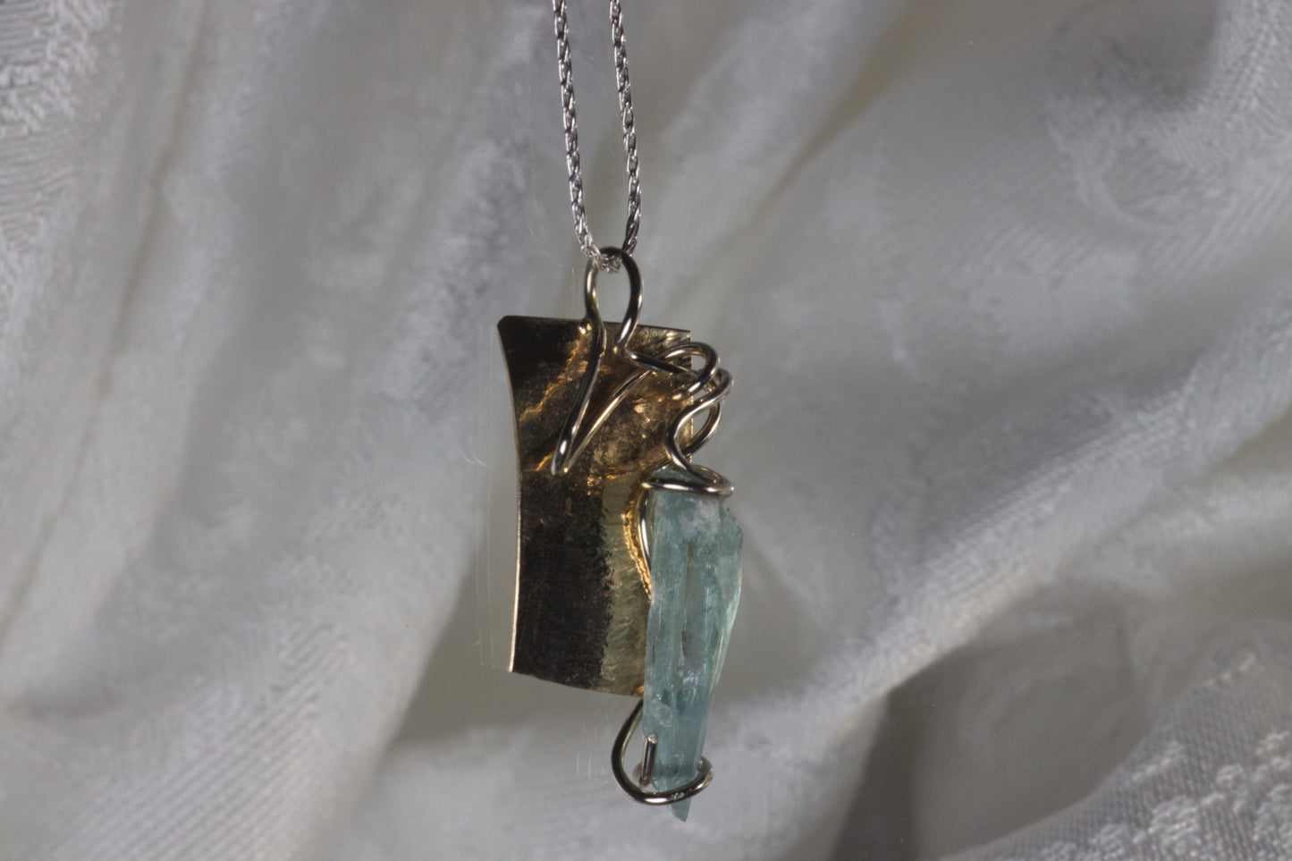 Aquamarine Crystal Pendant With Wheat Gold Chain