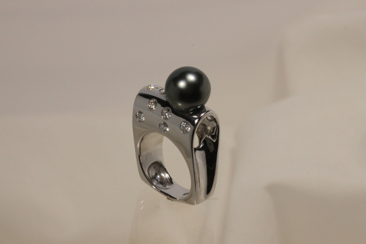 Contemporary Design With Black Pearl Ring