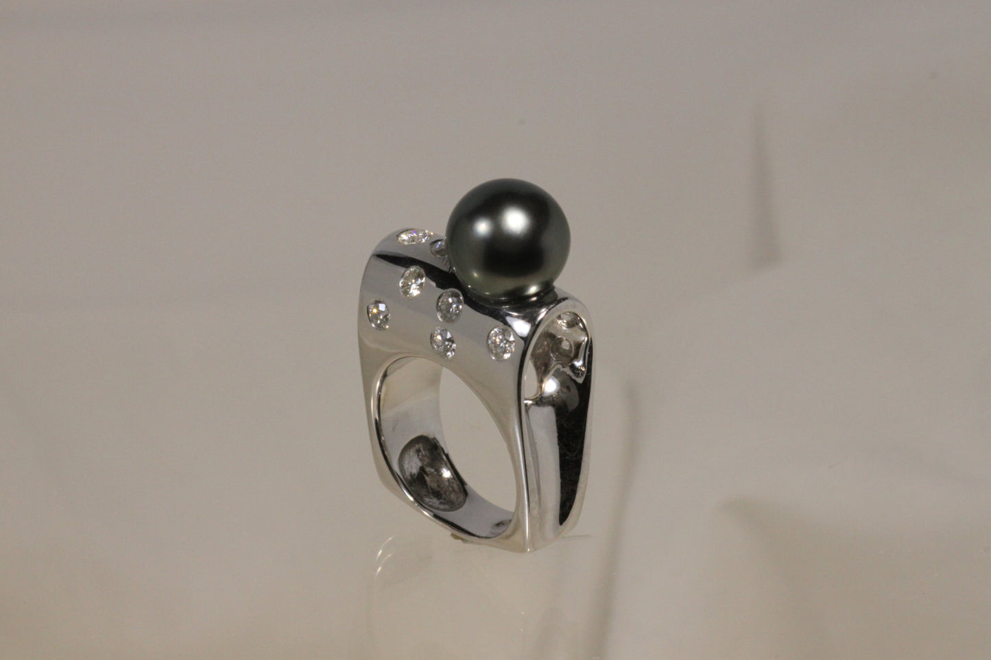 Contemporary Design With Black Pearl Ring