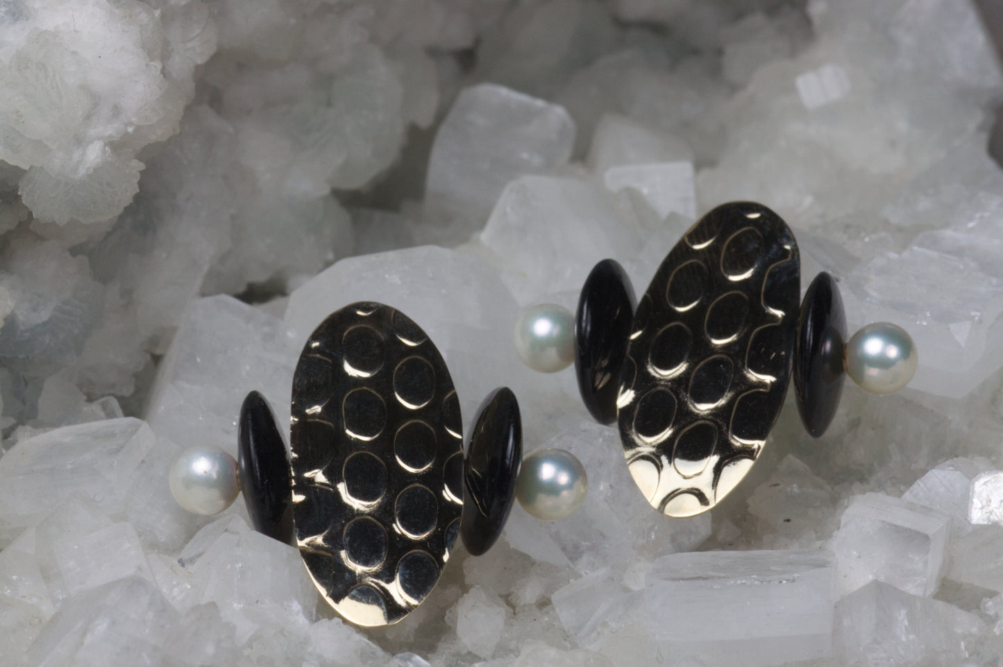 Circle Texture With Onyx Bead And White Pearl Earrings