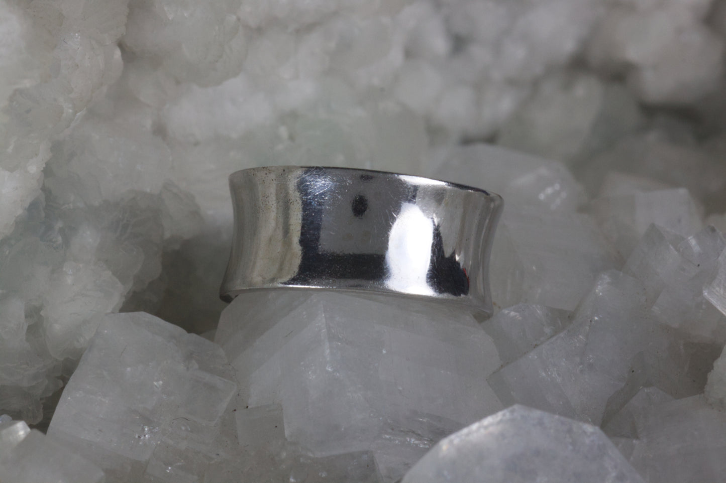 Concave Design Wedding Band