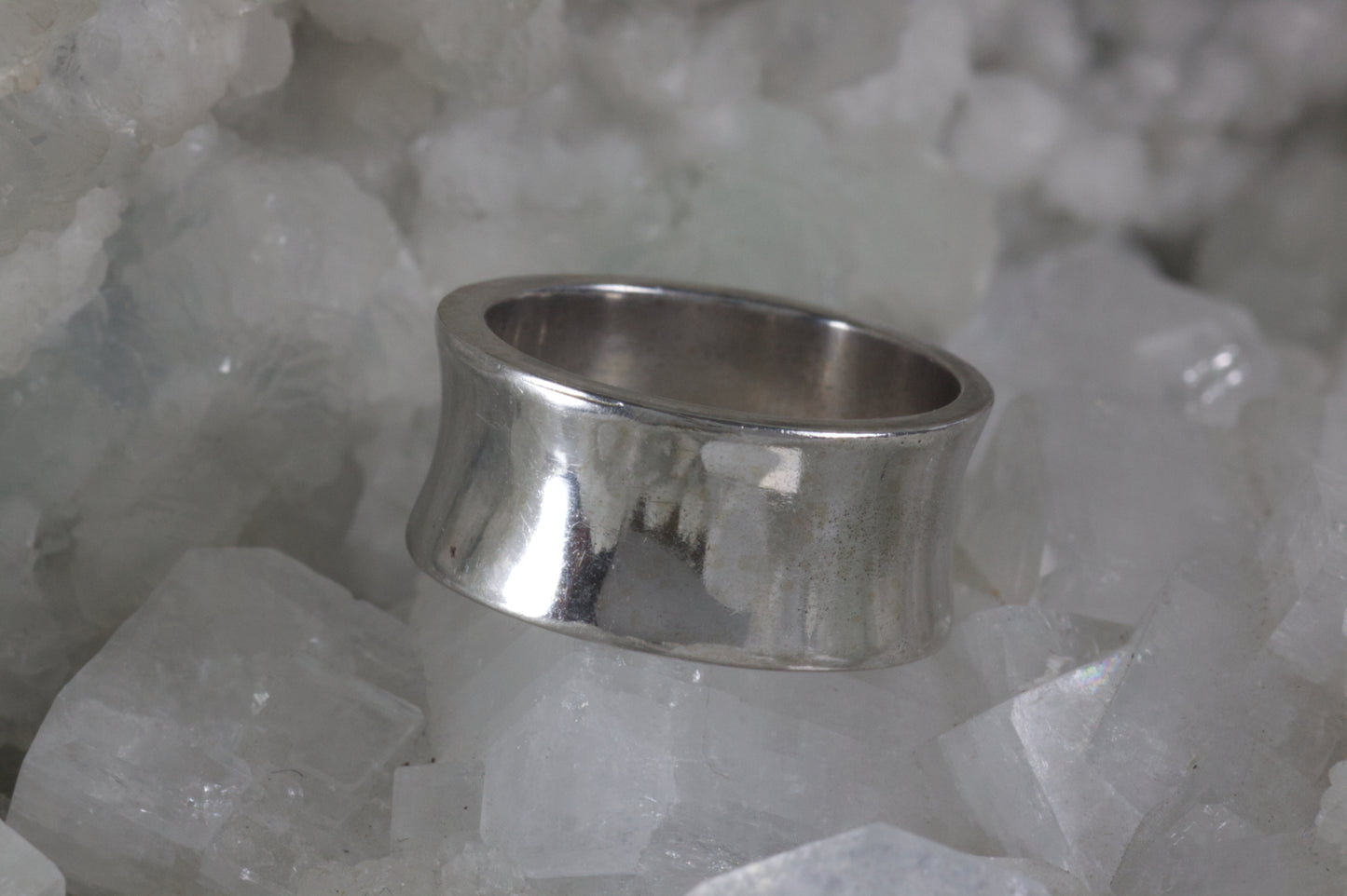 Concave Design Wedding Band