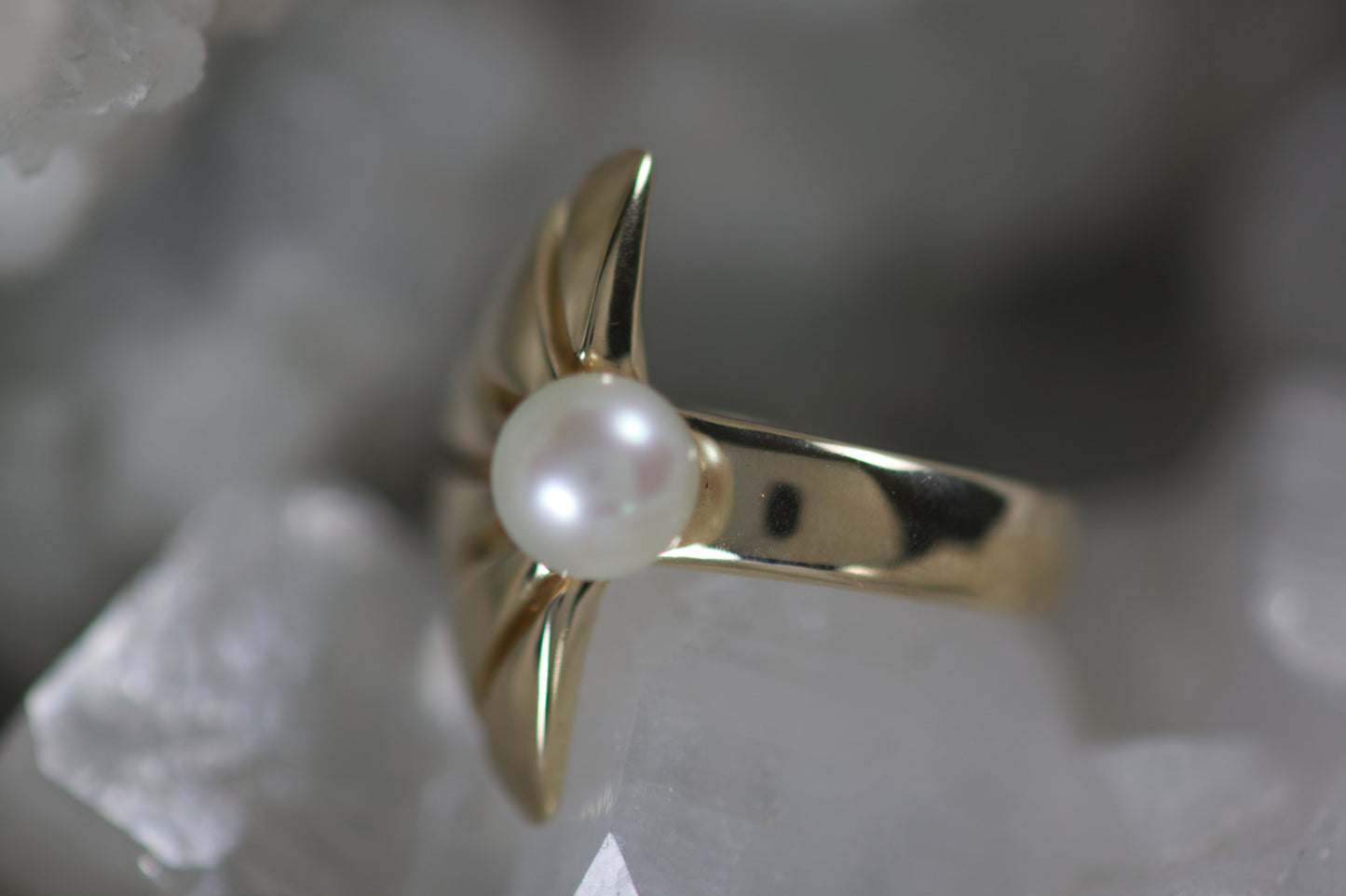 Ladies Fan Top Design With Pearl Ring