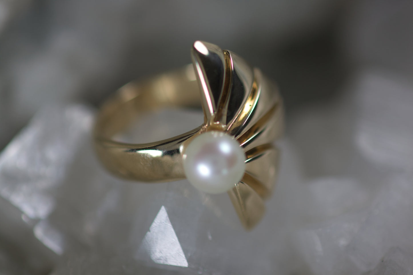 Ladies Fan Top Design With Pearl Ring