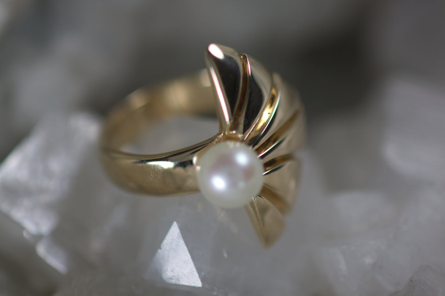 Ladies Fan Top Design With Pearl Ring