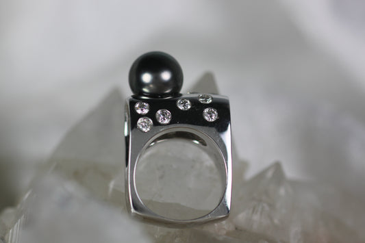 Contemporary Design With Black Pearl Ring