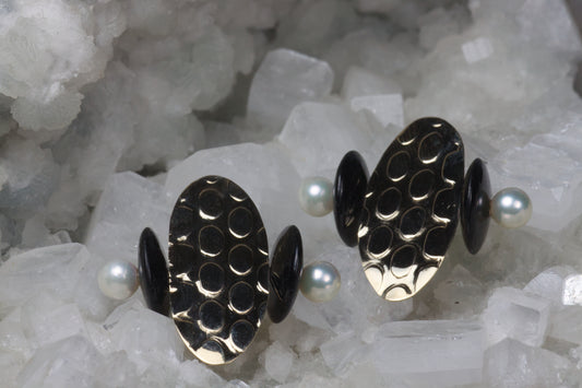 Circle Texture With Onyx Bead And White Pearl Earrings