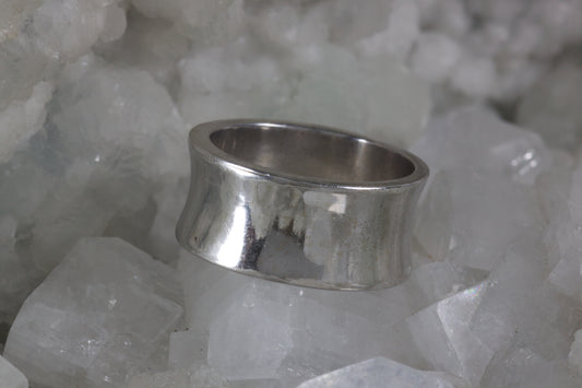 Concave Design Wedding Band