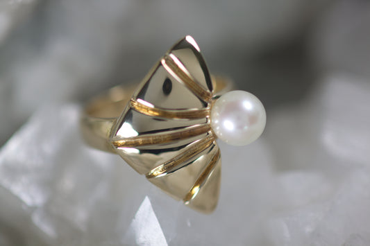 Ladies Fan Top Design With Pearl Ring